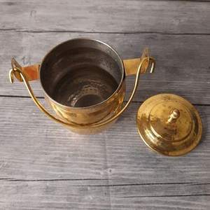 Práctica de sabiduría tradicional, contenedor de almacenamiento de aceite Ghee de latón con tapa, tarro de almacenamiento de aceite Ghee hecho a mano, contenedor de almacenamiento de latón - Product Image 2