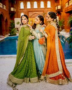 Chinon soie séquence broderie avec glands robe et bas avec papillon Net séquence brodé Dupatta Designer fête porter - Product Image 5