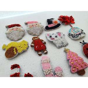 Ventes en gros de patchs brodés avec des breloques en perles et des appliques artisanales pour la mode féminine, provenant de fabricants indiens - Product Image 2