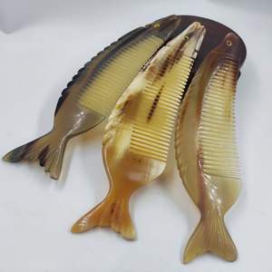 CROISSANCE COULEURS NATURELLES CORNE BUFFALO VENTE EN GROS Peignes en corne antistatique naturels pour les cadeaux de vacances par l'artisanat en croissant - Product Image 4