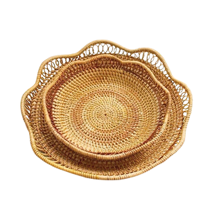 BANDEJA tejida redonda elegante para almacenamiento de alimentos Diseño multiusos para servir platos Frutas y artículos decorativos - Product Image 1