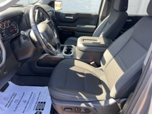 Chevrolet Silverado 1500 RST V8 5.3L 4WD d'occasion propre 2020 - Product Image 4