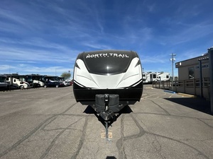 Caravane de voyage haut de gamme moderne d'occasion 2021 Heartlands North Trail 22CRB, camping-car multifonctionnel tout-terrain avec salle de bain et douche - Product Image 3