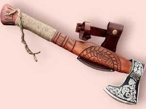 Hacha de batalla vikinga hecha a mano con hoja de acero de alto carbono y elegante mango de palisandro diseño grabado para acampar al aire libre - Product Image 3