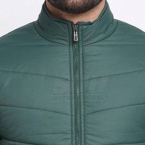 Veste matelassée pour homme avec logo personnalisé en gros, 100% polyester, imperméable, col montant, respirante, écologique, à capuche, pour usage extérieur - Product Image 4