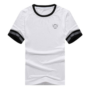 Ensemble T-shirt et short pour homme, tenue en deux pièces, look tendance pour les activités de plein air, ensemble T-shirt et short - Product Image 3