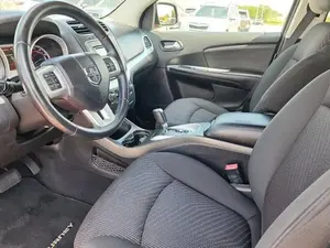 Dodge Journey SXT 2017, Volante a la Izquierda, Asientos de Cuero, Neumáticos R19, Techo Solar Panorámico Automático, SUV - Product Image 2