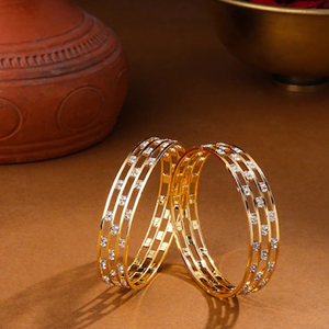 Juego de 2 brazaletes de latón con perlas Kundan chapadas en oro con Jhumki colgante Brazaletes de joyería de mano para mujer de alta calidad Precio de fábrica - Product Image 3