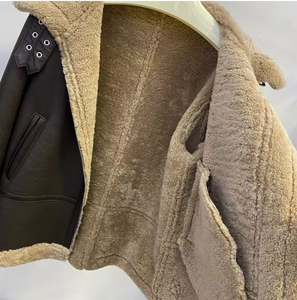 Chaqueta Bomber Clásica de Cuero para Mujer con Peluche, Tendencia 2025 |   Abrigo con Cuello de Piel Sintética Suave y Cálido |   Vendedor de Ropa de Abrigo de Invierno de Moda - Product Image 3