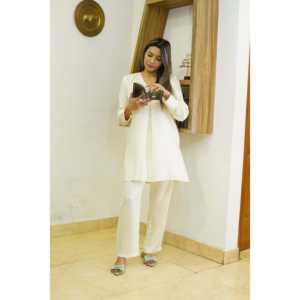 ชุดคุรตะผ้าซาตินสีขาวงาช้างแบบเซ็ต 2 ชิ้น - Product Image 2