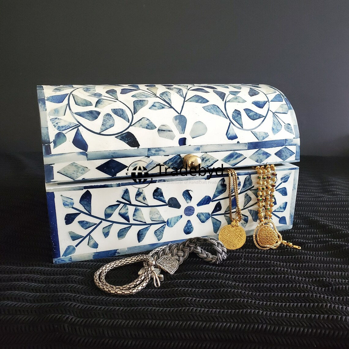 Available in different Colors