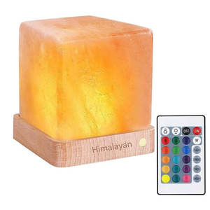 Lámpara de Sal del Himalaya Tallada en Forma de Cubo de la Mejor Calidad, 100% Sal del Himalaya Pura en Venta - Product Image 1