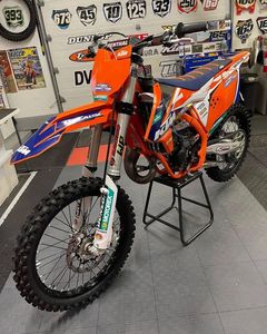 Nouveau Dirt Bike électrique 60V 6000W Middrive X E Dirt bike 75 KM/H 38AH Long Rang Off Road Ebike dirt bike à vendre - Product Image 3