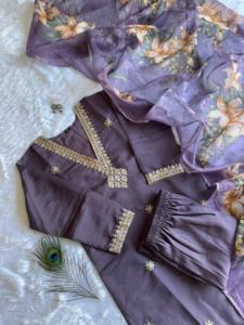 Nouveau Designer Kurti Pant Dupatta Ensemble avec Broderie Élégante Détaillant Choix Parfait pour Festive Wear Mariages Occasions Spéciales - Product Image 3