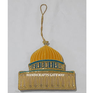 Adorno de dijes navideños de última producción con forma de mezquita, bordado Zari y trabajo de cuentas, la mejor mano de obra para regalo de Ramadán - Product Image 1
