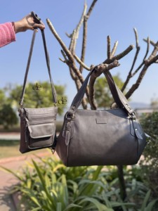 Conjunto de bolso tote y bandolera de cuero genuino, dos elegantes bolsos en oferta, los últimos diseños de bolsos para mujer de uso múltiple. - Product Image 2