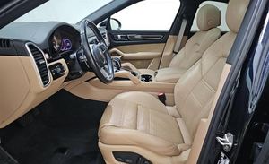 Cayenne Coupé Platinum Edition Moonlight AWD de Lujo 2022 - Product Image 4