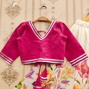 Conjunto de Lehenga Choli con Estampado Floral Abstracto Rosa, Poliéster Sin Arrugas, Ligero, Moderno, para Fiestas Festivas, Diwali para Niñas - Product Image 3