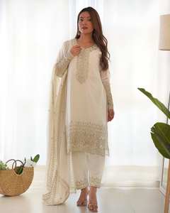 Costume trois pièces élégant pour femme brodé Long Kurta avec pantalon Palazzo et Dupatta Idéal pour les festivals, le bureau et les vêtements quotidiens - Product Image 3