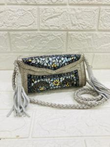 Embrague de mosaico de metal hecho a mano de diseñador para damas, accesorio nupcial de noche exclusivo con patrón de piedra, estilo de moda hecho en India - Product Image 6