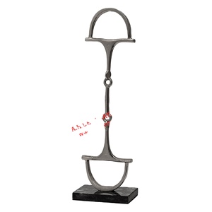 Sculpture décorative en aluminium pour table à manger pour la maison Design unique Vente à chaud Dessus de table Sculpture fantaisie sur marbre - Product Image 1