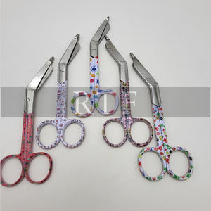 Ciseaux à bande de pansement angulaires, ciseaux médicaux pour les infirmières et les premiers secours, utilisés par les professionnels de la santé par Raw to Fine - Product Image 5