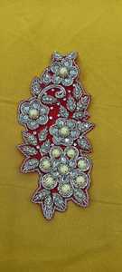 Collection élégante de patchs brodés pour saree et costumes, décoration en tissu et perles en provenance d'Inde - Product Image 3