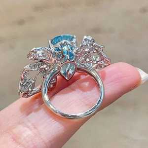 Belle bague papillon moderne avec aigue-marine taillée en poire 9ct et zircon blanc Design élégant de bijoux fins - Product Image 5