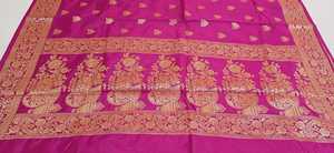 Nouveau Saree en soie douce Banarasi de créateur avec pallu tissé lourd et chemisier à bordure coordonnée pour un look traditionnel contemporain - Product Image 2