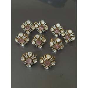 Pendientes de Oro y Diamantes con Elegante Diseño de Flores, Hechos de Aleación de Zinc Duradera para Fiestas - Product Image 4
