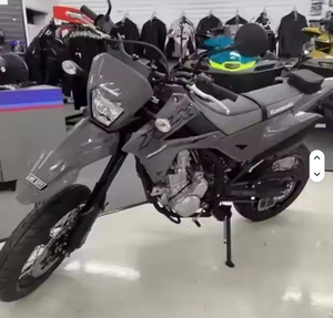 Ventes d'ENTREPÔT pour le nouveau vélo de trail tout-terrain à double usage KLX 300SM 2024 - Product Image 3