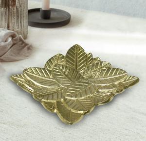 Plateau de service rond en fonte d'aluminium de forme classique et de texture sculptée idéal pour la charcuterie au fromage ou les fruits - Product Image 4