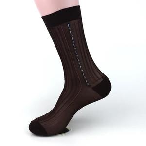 Medias largas transpirables de alta calidad para hombre, calcetines deportivos informales personalizados de poliéster al mejor precio, calcetines largos para hombre - Product Image 1