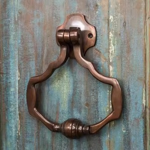 ที่เคาะประตูโบราณพร้อมดีไซน์หรูหราทันสมัยรูปหน้าซี่โครงสำหรับติดตั้งสกรูสำหรับตกแต่งประตูบ้าน - Product Image 1