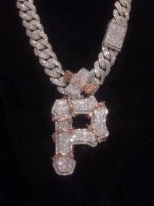 Colgante de Letra P con Diamantes de Moissanita Plateados, Amuleto con Inicial y Cadena Cubana - Product Image 6
