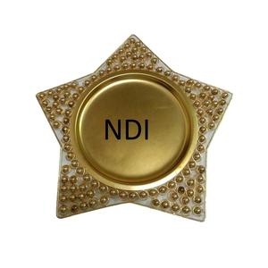 Ensemble de deux assiettes de présentation en métal en forme d'étoile, style unique, finition antique et bordure design, pour la table et la vaisselle - Product Image 2