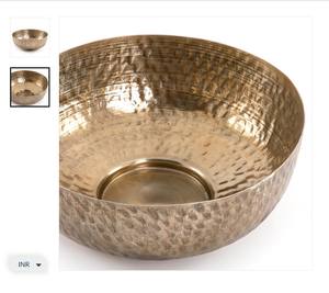 Bol en métal doré fait à la main Pièce maîtresse élégante Accent de maison de luxe Présentoir de table parfait pour manger ou vivre - Product Image 1