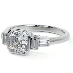 Precioso Anillo Solitario de Moissanita con 5 Piedras para Mujer, Chapado en Oro de 14 Quilates, con Engaste de Bisel de Diseño - Product Image 4