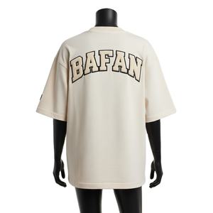 เสื้อยืดทรงบ็อกซี่โอเวอร์ไซส์สีเบจสไตล์สตรีท ผ้าคอตตอนเจอร์ซีย์พรีเมียม พิมพ์ลายโลโก้แบบนูน เสื้อยืดทรงบ็อกซี่ผู้หญิง ผ้าคอตตอน - Product Image 2