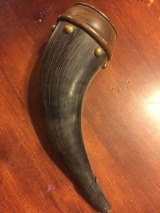 Taza de cerámica de cuerno vikingo festivo hecho a mano para hidromiel y cerveza para fiestas navideñas y alegrías navideñas - Product Image 4