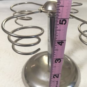 Support élégant pour cornet de crème glacée en acier inoxydable au design moderne argenté, idéal pour la vaisselle de station de vacances et l'utilisation de table - Product Image 3