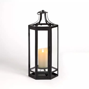 Linterna de vela de hierro estilo cabaña con recortes florales, ideal para decoración para sala de estar, entradas y reuniones familiares - Product Image 1
