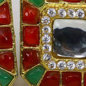 Tops chapados en oro macizo de 24 quilates en verde, rojo, CZ y piedras Kundan cortadas a mano Servicio OEM Pendientes de estilo pakistaní Joyería - Product Image 4