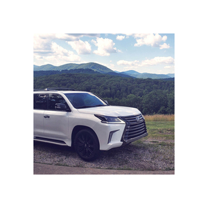 Acheter Lexus LX 570 avec intérieur de luxe, sièges en cuir et garnitures en bois - Product Image 2