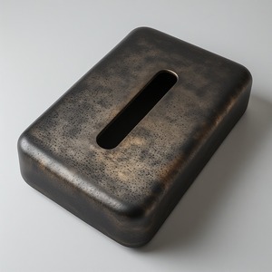 Boîte à mouchoirs rectangulaire en métal de qualité supérieure avec une construction durable, un design artisanal, une forme lisse et minimaliste pour une embellissement élégant de la maison - Product Image 2