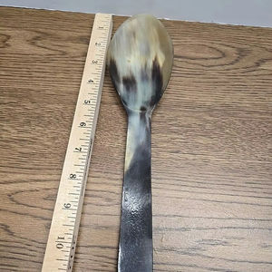 Authentique MN EXPORTS Cuillère en corne moderne faite à la main, imperméable et durable, couverts naturels avec décoration intérieure classique unique en provenance d'Inde - Product Image 1