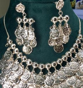 ดูไบที่มีคุณภาพสูงทองแดงโลหะชุบเงินผู้หญิงที่มีเสน่ห์เครื่องประดับสร้อยคอปาร์ตี้จากอินเดียคลาสสิกกล่องห่วงโซ่ตุรกีจัดงานแต่งงาน - Product Image 2