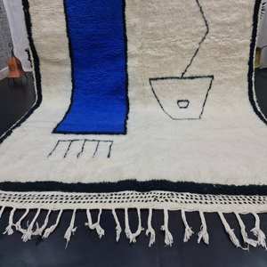 Alfombra de Lana 100% Bordada a Mano, Estilo Marroquí, Antideslizante, Apta para Mascotas, Diseño Abstracto Blanco y Azul, para Interiores y Exteriores - Product Image 1