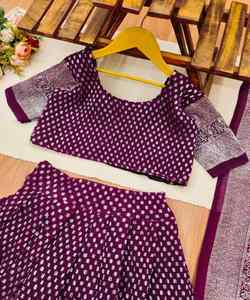 ชุดงานแต่งสุดชิคชุด lehenga choli ผ้าไหม SANA พร้อมลายตารางและรายละเอียดพู่สำหรับสวมใส่ทุกวัน - Product Image 2