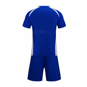 Tenue de football sportive, tissu léger, design confortable, parfaite pour le jeu en extérieur et les entraînements quotidiens - Product Image 2